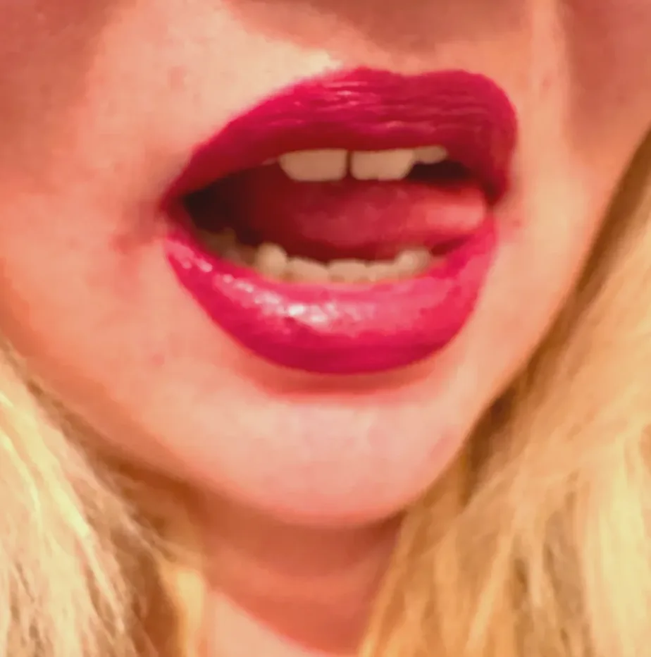 Agata, 24