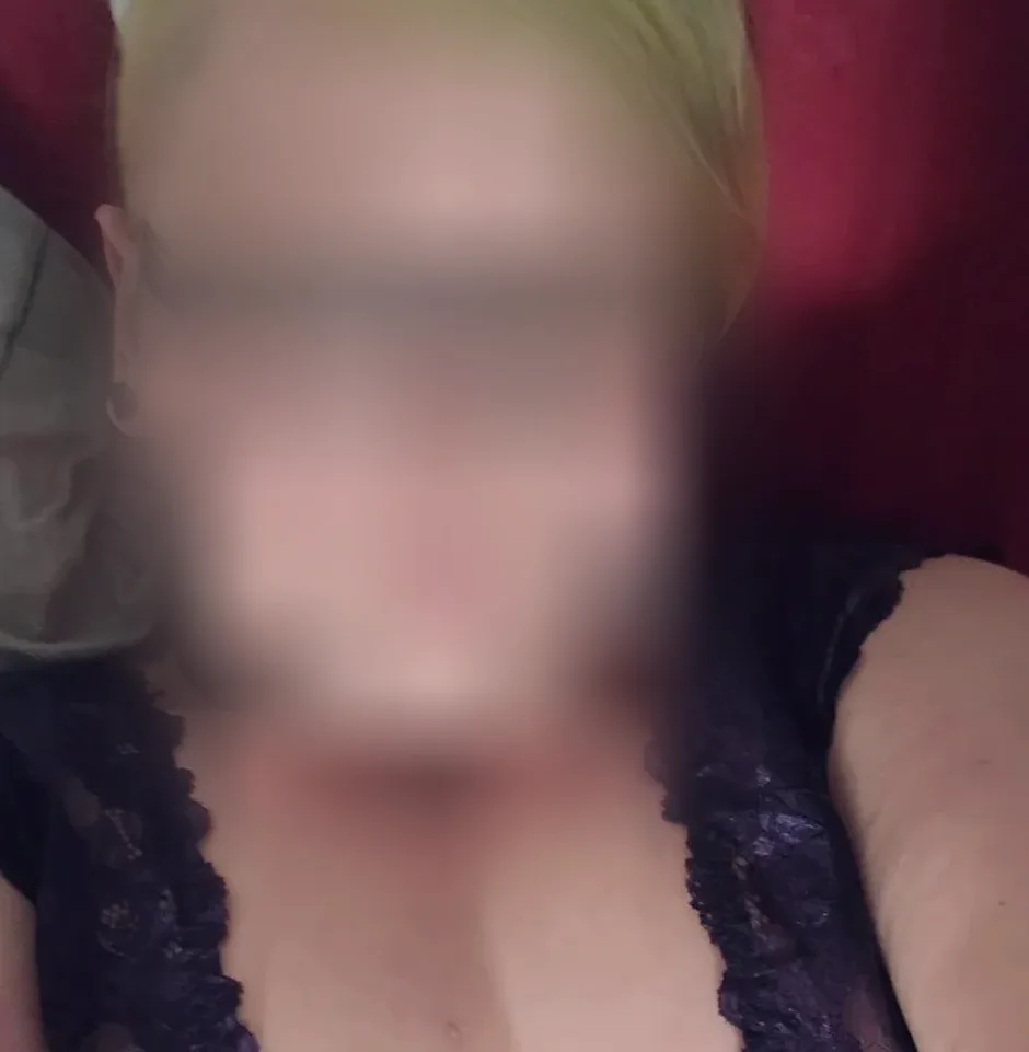 Dina, 28