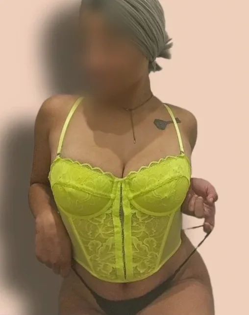 Eleri, 27