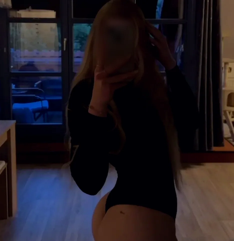 Ewa, 23