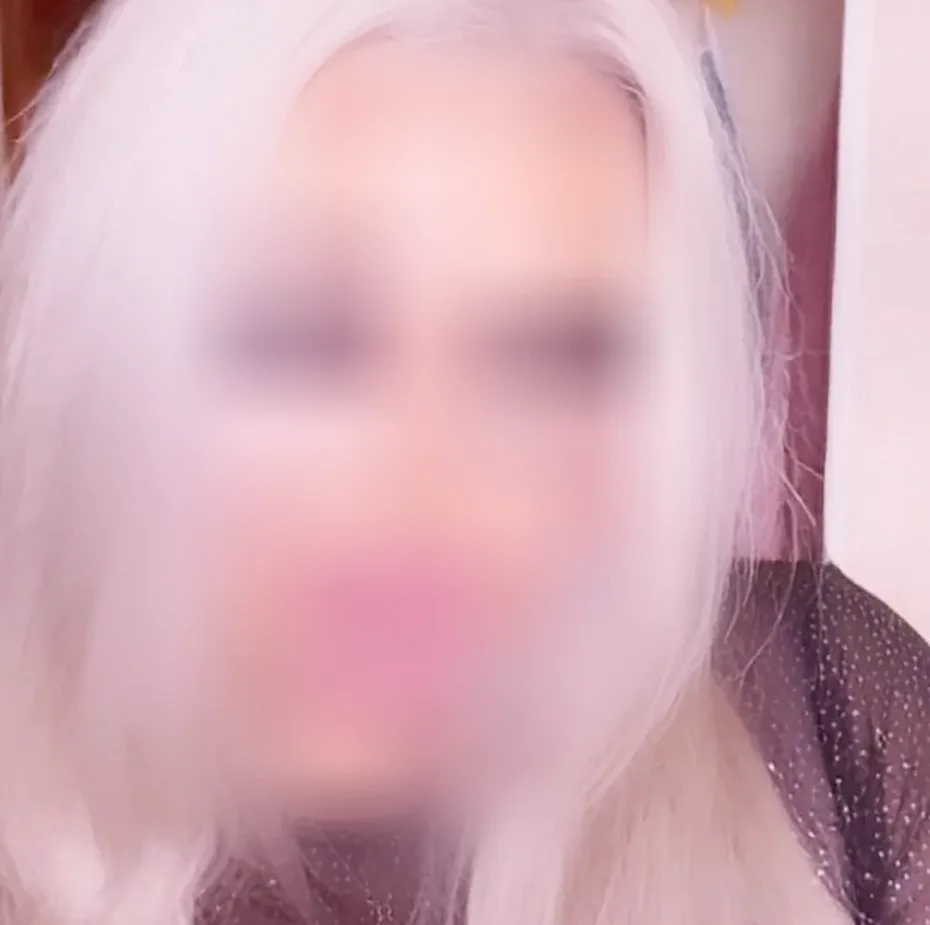 Kirsty, 26