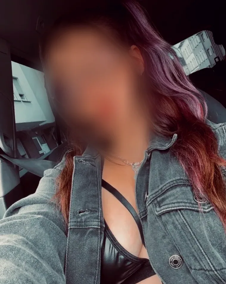 Samantha, 27