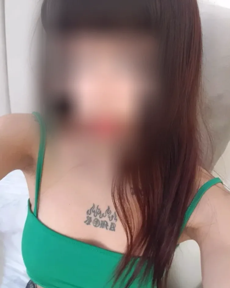 Sophie, 32